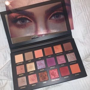 🔮Huda Beauty Desert Dusk Palette